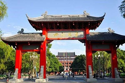 东微智能语音系统走进校园，川大师生体验智慧教育