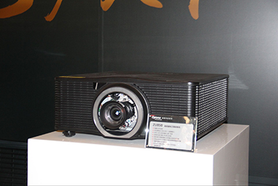 历练而来的惊艳——奥图码双色激光工程投影机重磅来袭