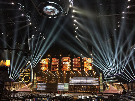 在第五十届CMA乡村音乐颁奖典礼上,Sennheiser Digital 9000无线系统在碧昂斯与南方小鸡的联袂演出中大放异彩