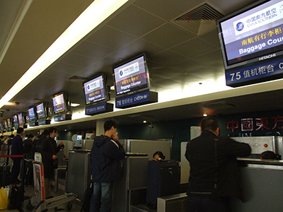 以时尚的方式传达机场航显信息——飞利浦P系列液晶显示屏是最佳选择