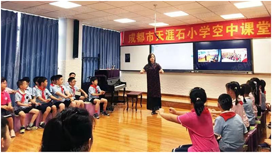 新华社重磅报道，一块屏已飞入中国百万间教室