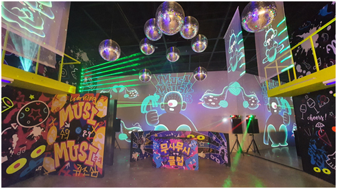 科视Christie 1DLP激光投影机点亮“Curious 12 Tales”媒体艺术展