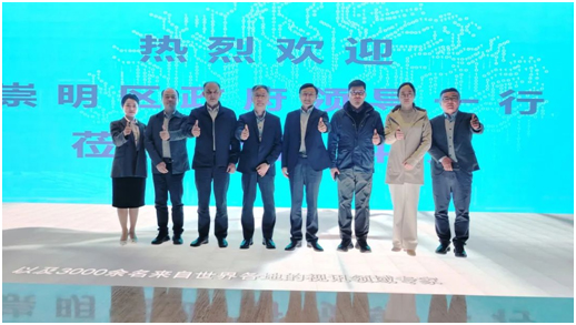 崇明区区政府及绿华镇领导一行考察冠捷科技及飞利浦智慧商显